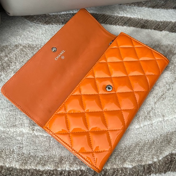 CHANEL BRIGHT ORANGE DIAMOND STITCH PATENT LEATHER LONG WALLET WITH BOX - Picture 8 of 16
